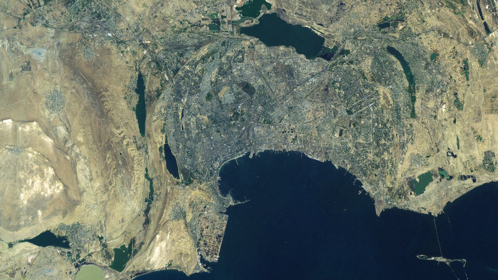 Historical Baku satellite imagery from the 2014 Esri World Imagery Wayback release