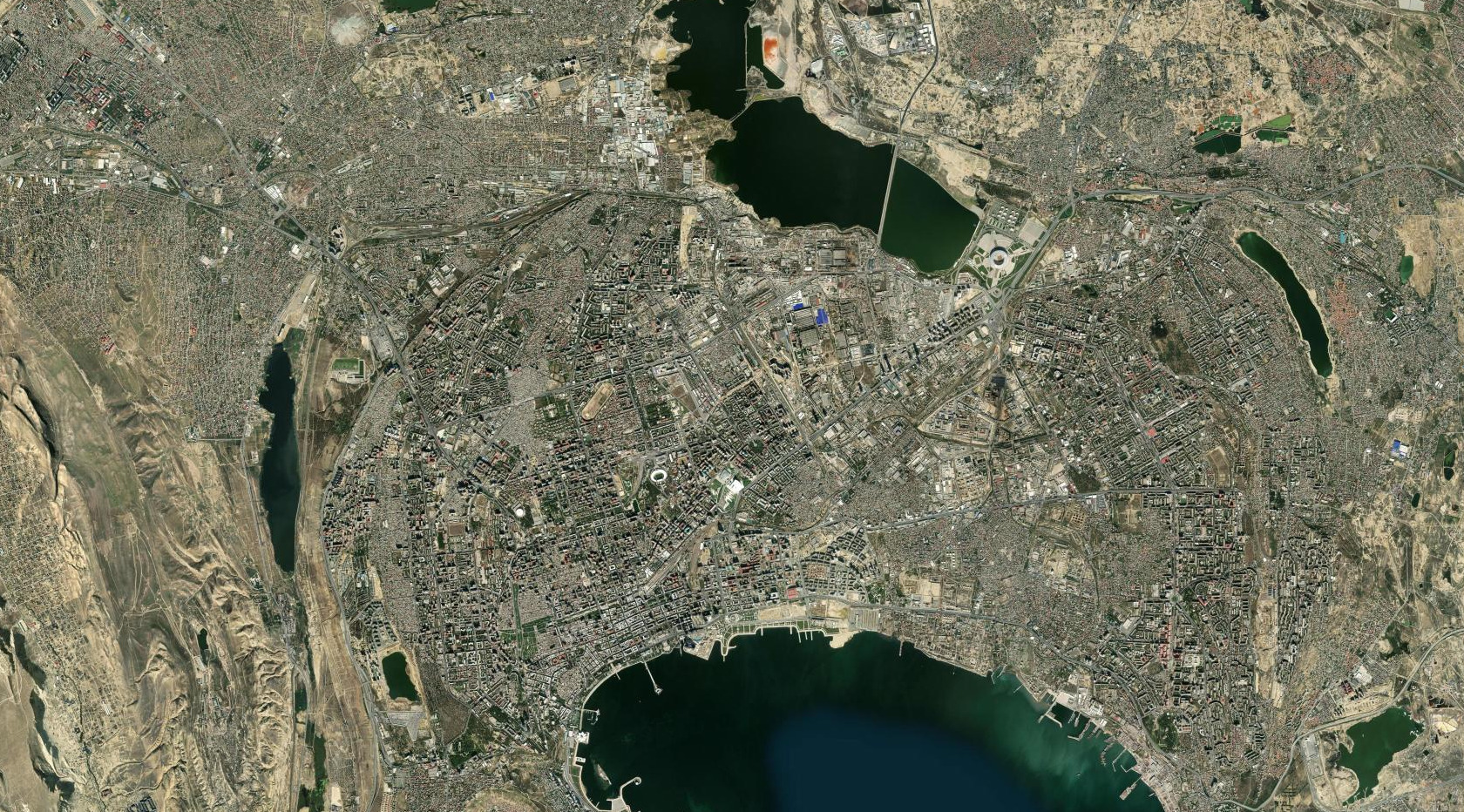 Current Esri World Imagery mosaic used for close observation